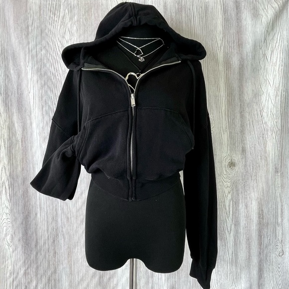 Old Navy Sweaters - Old Navy Black Cropped Full-Zip Hoodie - Size Medium